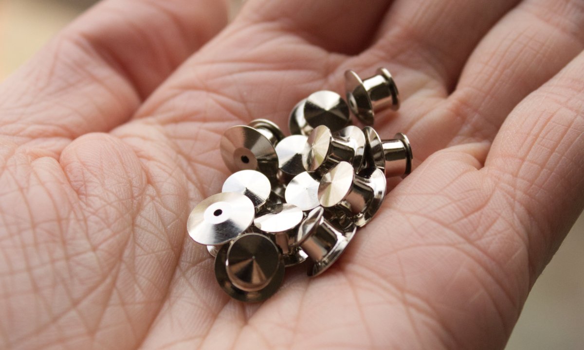 deluxe clutch pin badge locking backs